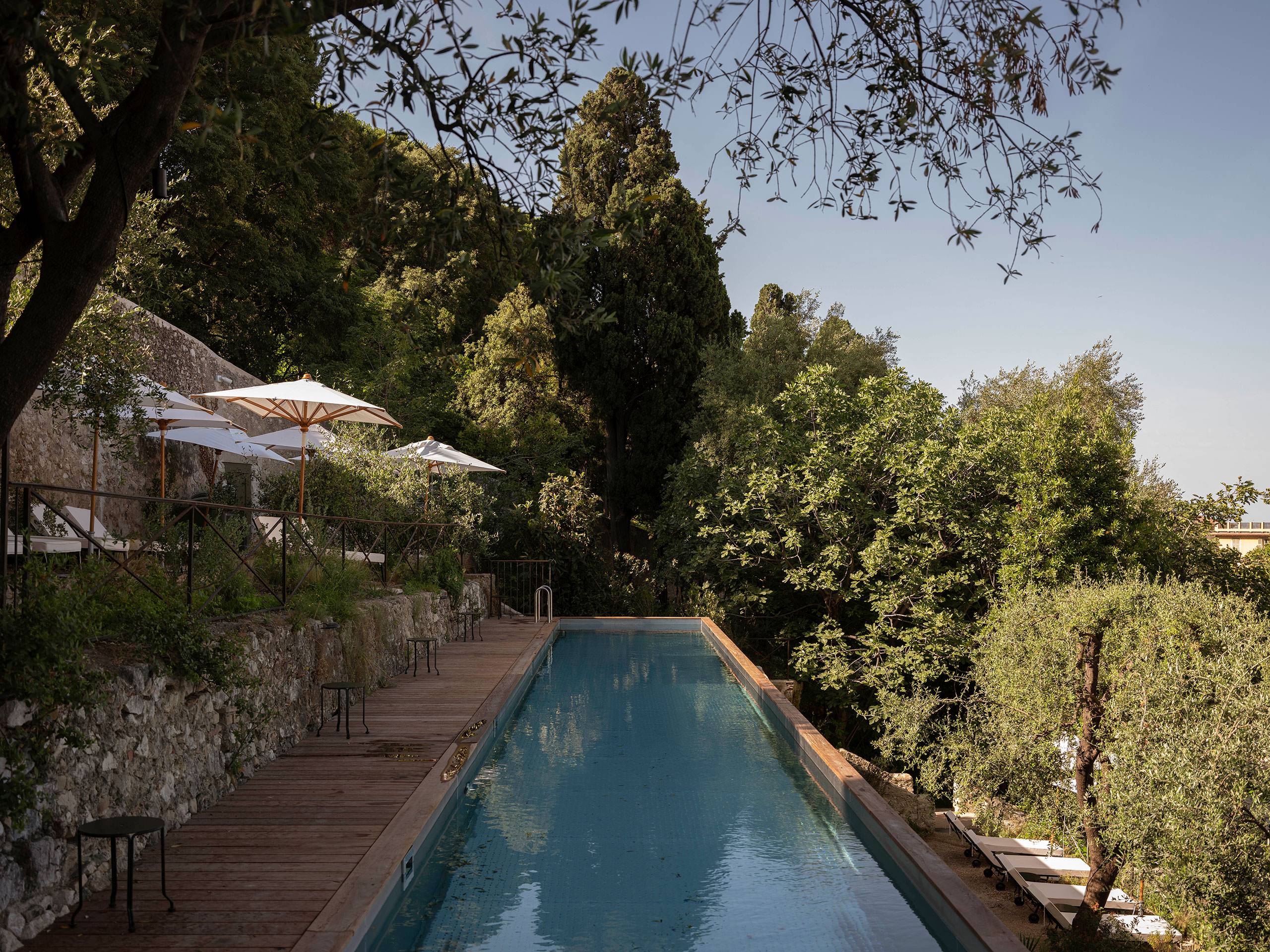 outdoor-swimming-pool-hotel-du-couvent-nice-france-desktop