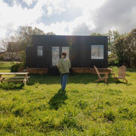 A woman walks to a tiny house in Yvelines