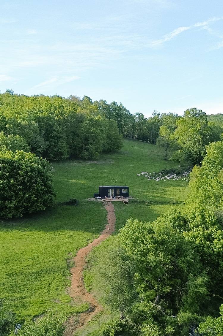 Tiny House verscholen in het groen met uitzicht op de Pyreneeën