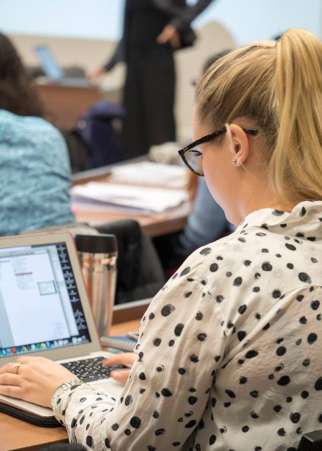 étudiante en cours