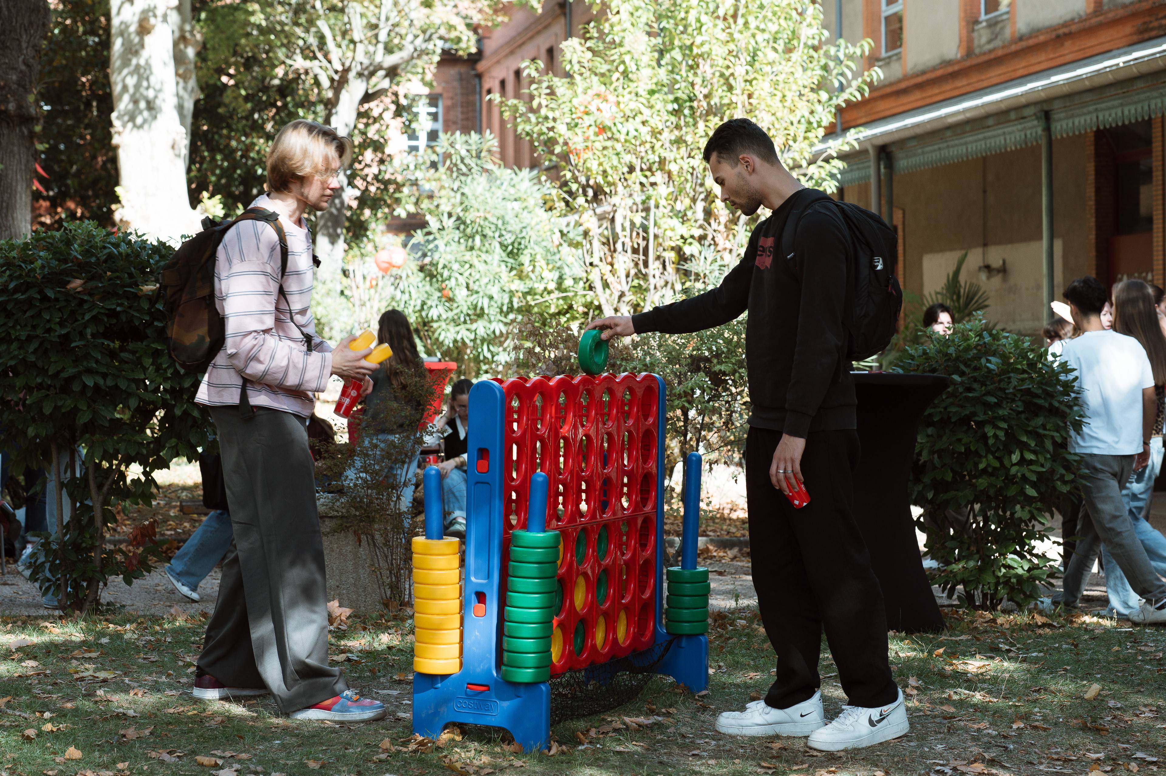 70 ans TSM jeux géants dans le parc